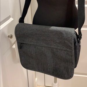 Everest grey laptop bag In excellent condition